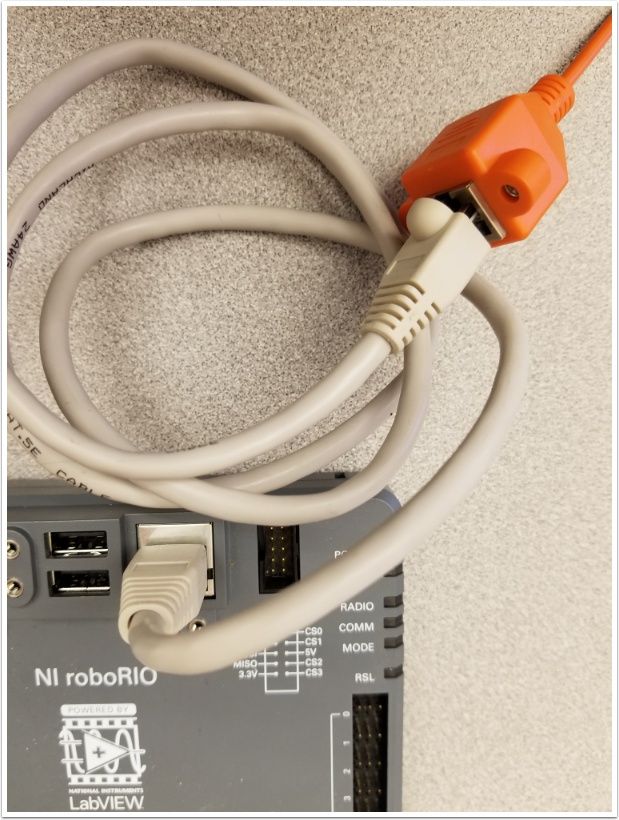 Connexion Ethernet du roboRIO au câble PoE.