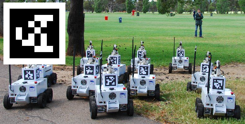 Jenerik robotlara iliştirilmiş AprilTag güvenilir hedeflerinin gösterimi.